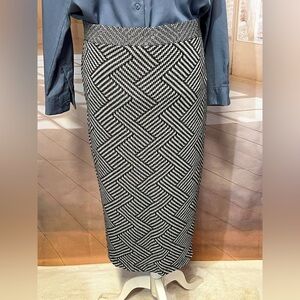 BAR III Black and white geometric print knit‎ pencil skirt size L.